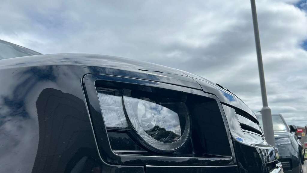 Land Rover Defender 110 Defender Se D White #17