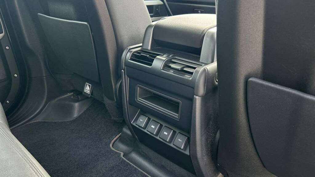 Land Rover Defender 110 Defender Se D White #18