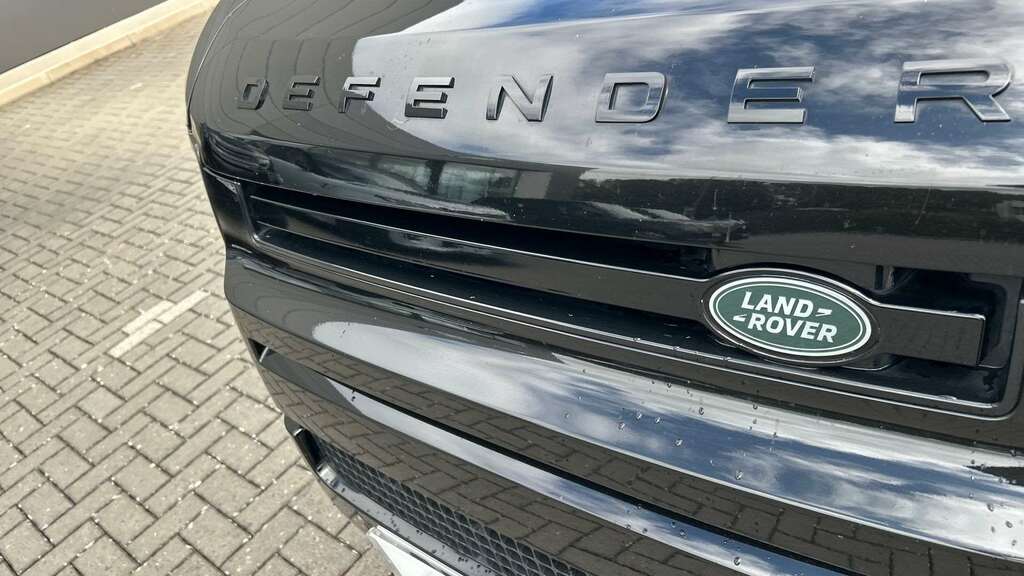 Land Rover Defender 110 Defender Se D White #29