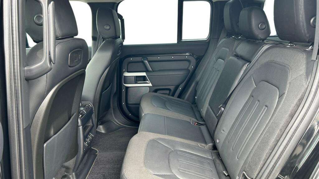 Land Rover Defender 110 2.0 D240 Se 110 2020 Black #4
