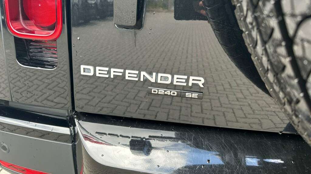 Land Rover Defender 110 Defender Se D White #26