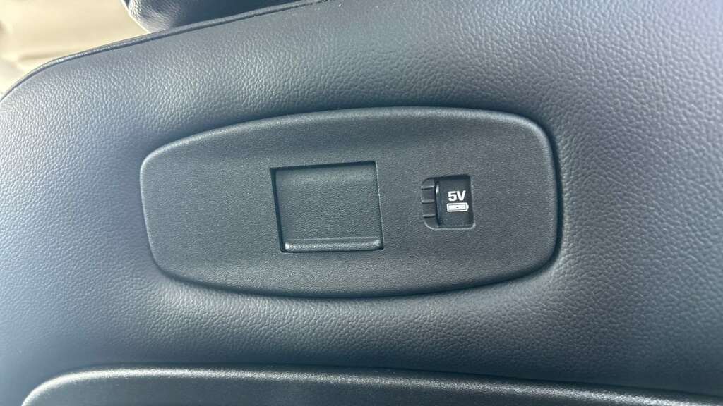 Land Rover Defender 110 Defender Se D White #32