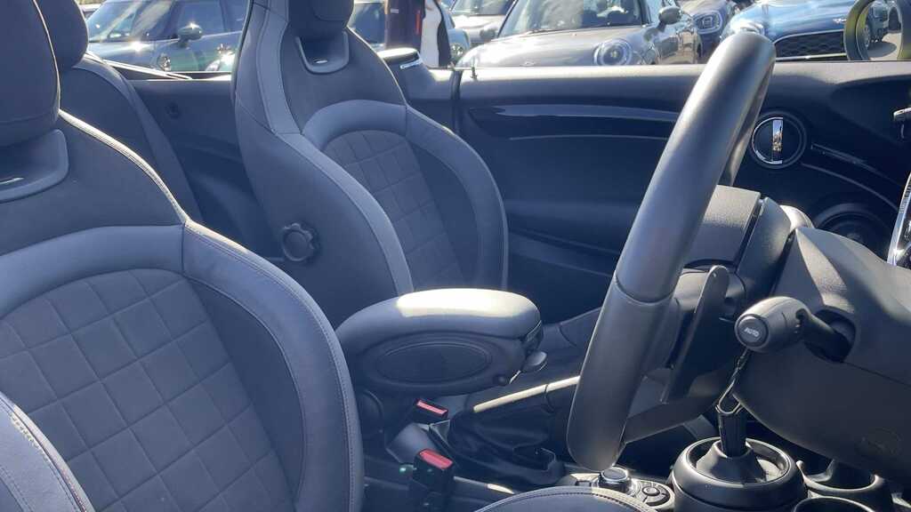 Mini Convertible 1.5 Cooper Sport Convertible Steptronic Red #7