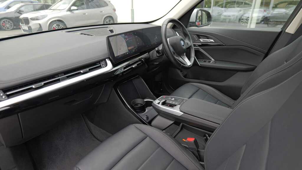 BMW iX1 230Kw Xdrive30 Xline 65Kwh 2024 Black #3
