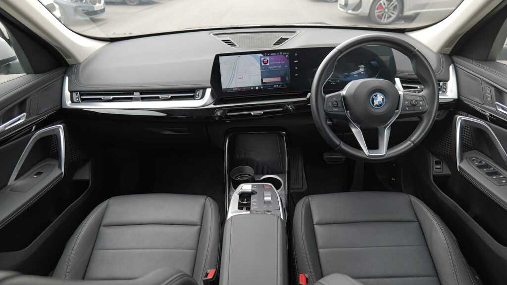 BMW iX1 230Kw Xdrive30 Xline 65Kwh 2024 Black #2