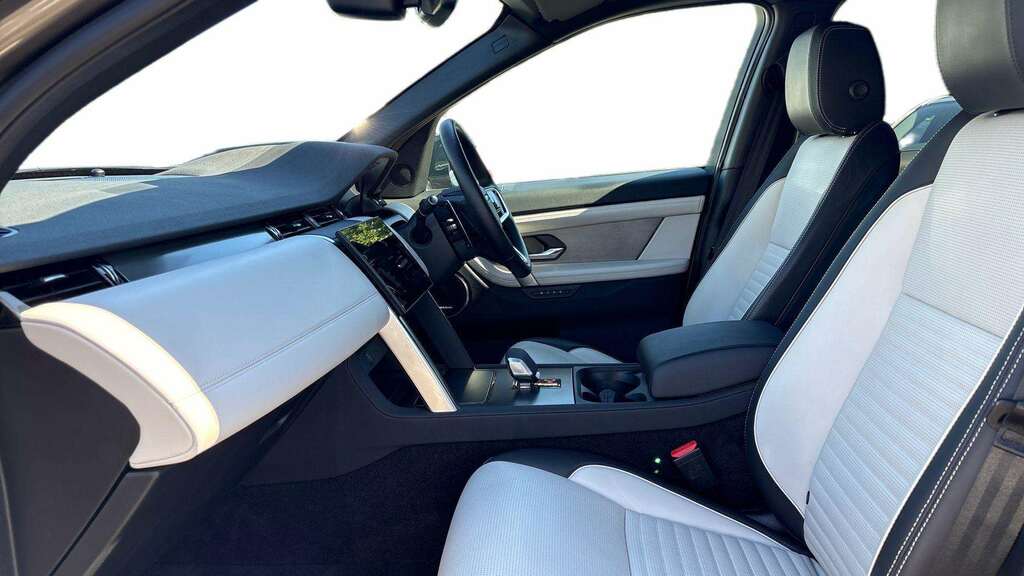 Land Rover Discovery Sport 2.0 D200 Dynamic Hse 7 Seat 2025 KT74UBD Silver #2