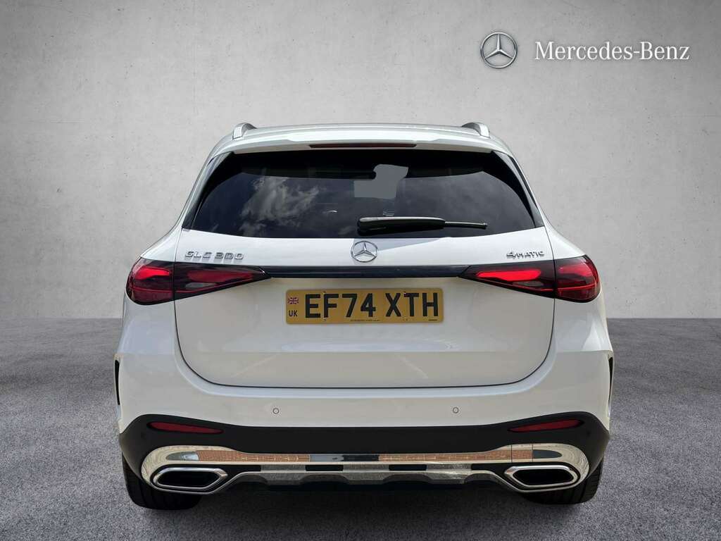 Mercedes-Benz GLC Class 300 4Matic Amg Line Premium Plus 9G-tronic 202 White #4