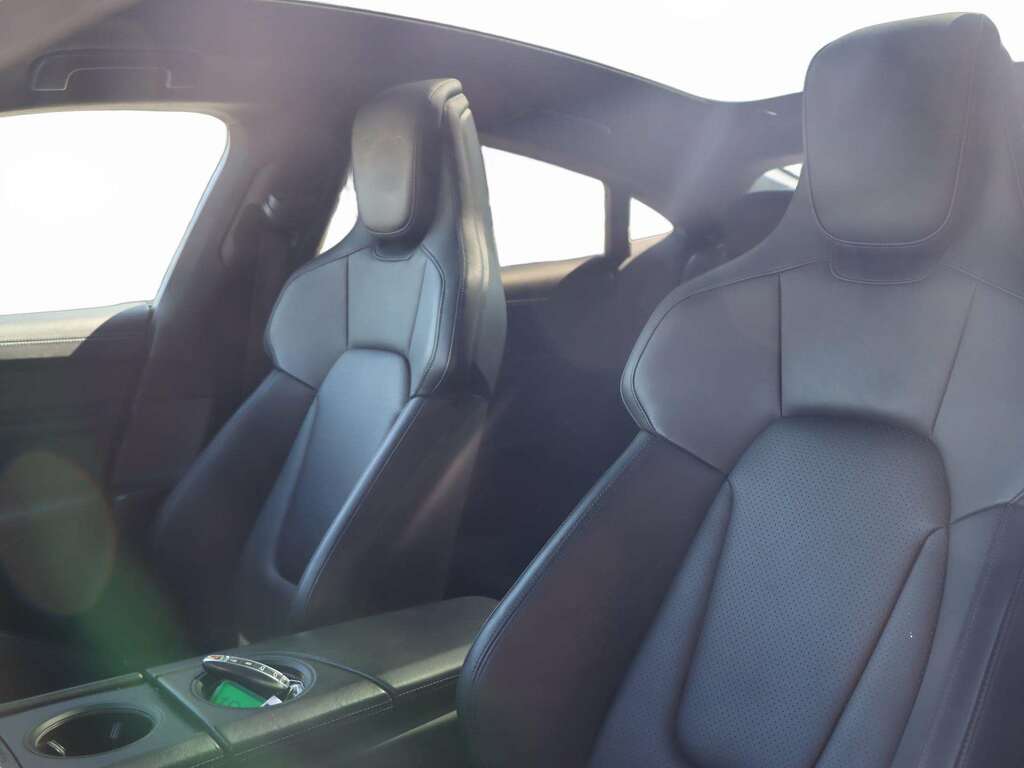 Porsche Taycan 4S 79Kwh White #19