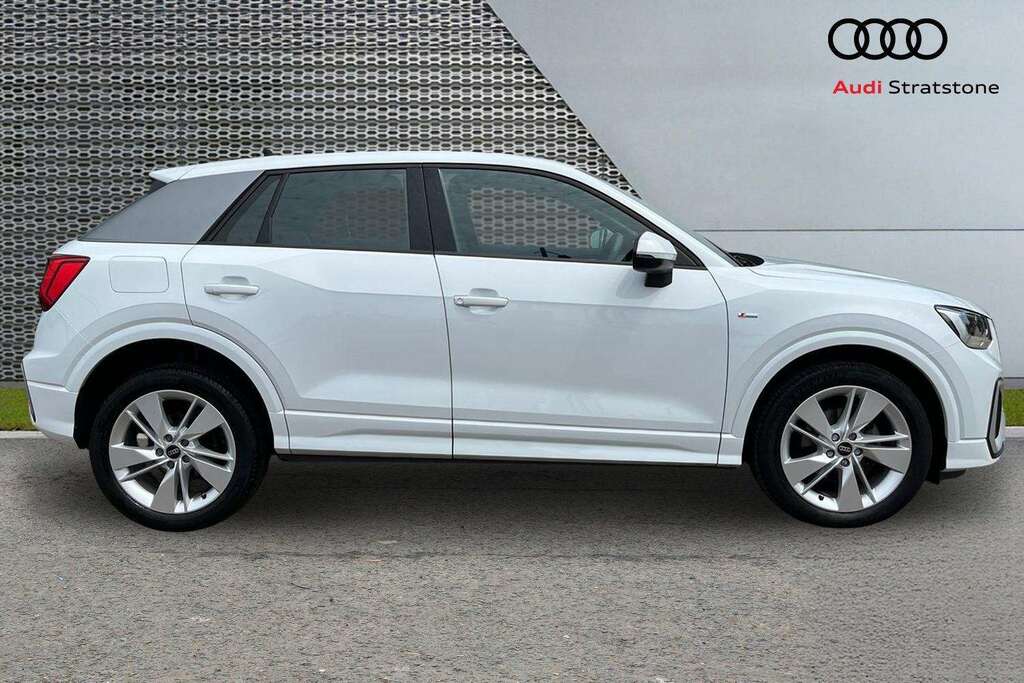 Audi Q2 35 Tfsi S Line S Tronic 2023 White #4