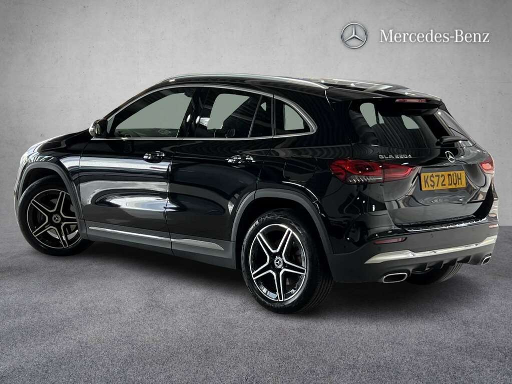 Mercedes-Benz GLA Class 220D 4Matic Amg Line Executive 2023 Black #2