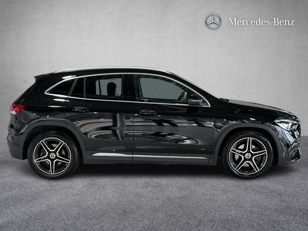 Mercedes-Benz GLA Class 220D 4Matic Amg Line Executive 2023 Black #4