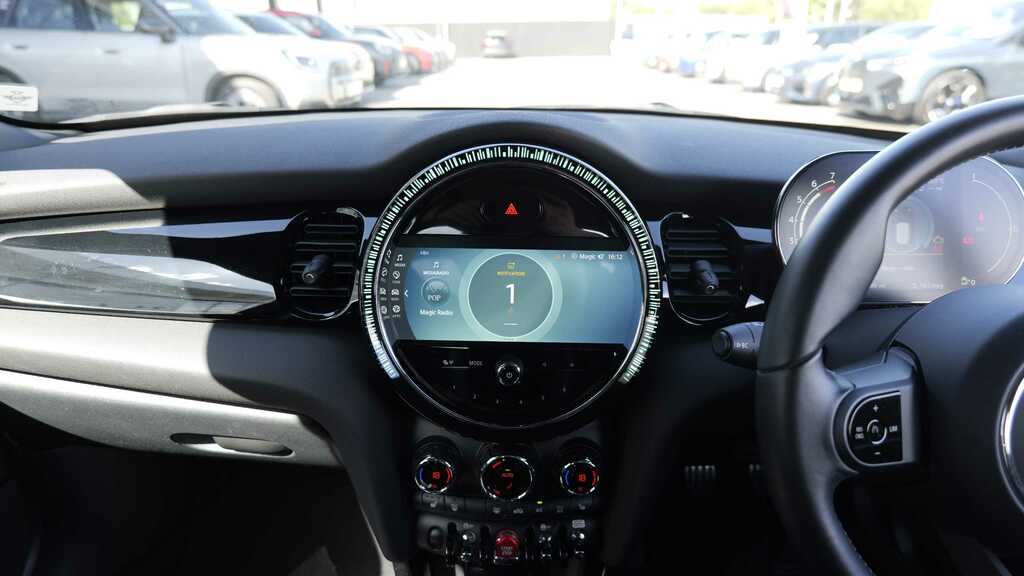 Mini Hatch 1.5 Cooper Sport 2022 Red #6