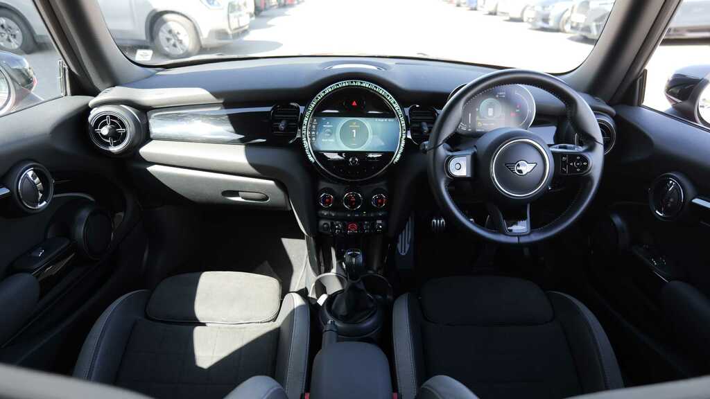 Mini Hatch 1.5 Cooper Sport 2022 Red #4