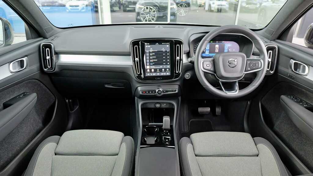 Volvo XC40 2.0 B4p Plus Dark 2023 Green #4