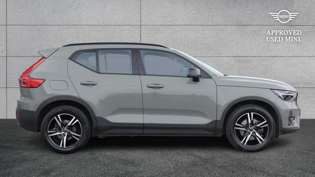 Volvo XC40 2.0 B4p Plus Dark 2023 Green #3