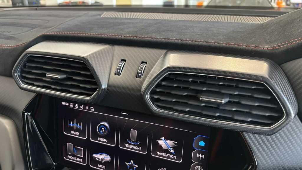 Lamborghini Urus 4L Performante Black #34