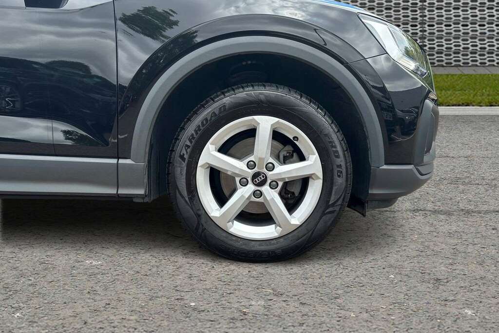 Audi Q2 30 Tfsi Technik 2022 Black #5