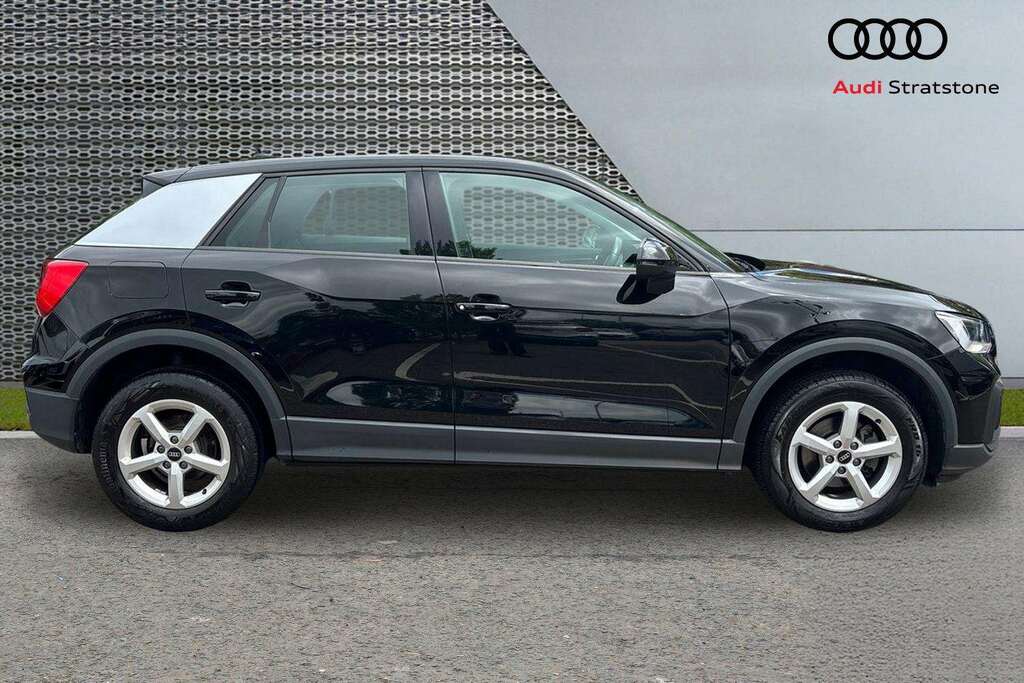 Audi Q2 30 Tfsi Technik 2022 Black #4