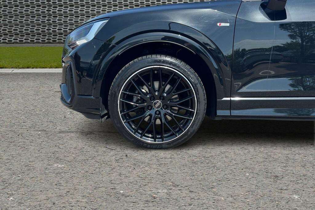 Audi Q2 35 Tfsi Black Edition S Tronic 2023 KY23NXD Black #4