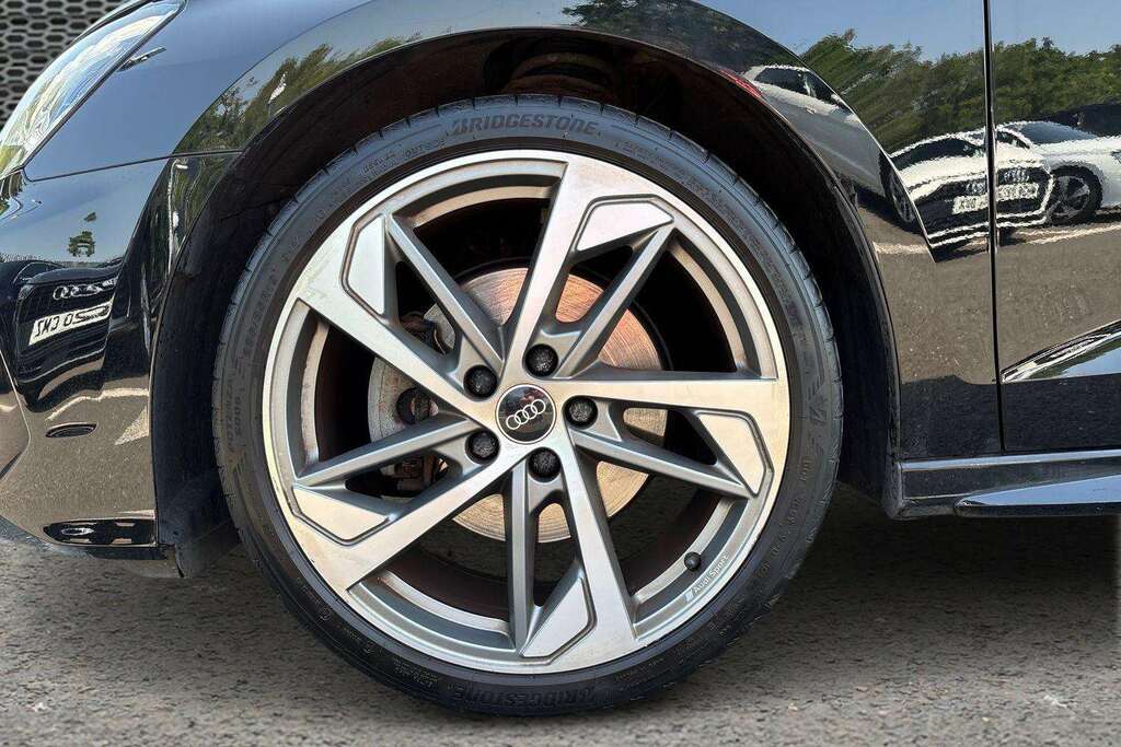 Audi A3 35 Tfsi Black Edition S Tronic 2024 ML24JNN Black #4