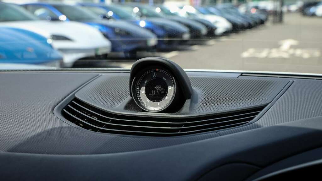Porsche Taycan 4X2 Black #25