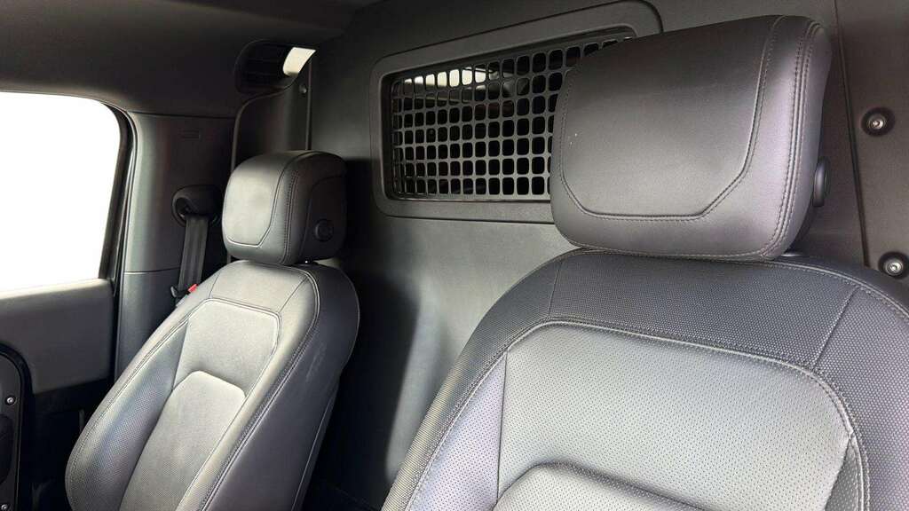Land Rover Defender 90 3.0 D300 Hard Top X-dynamic Hse 2023 Black #4