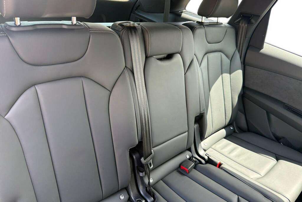 Audi Q7 Black Edition Black #19