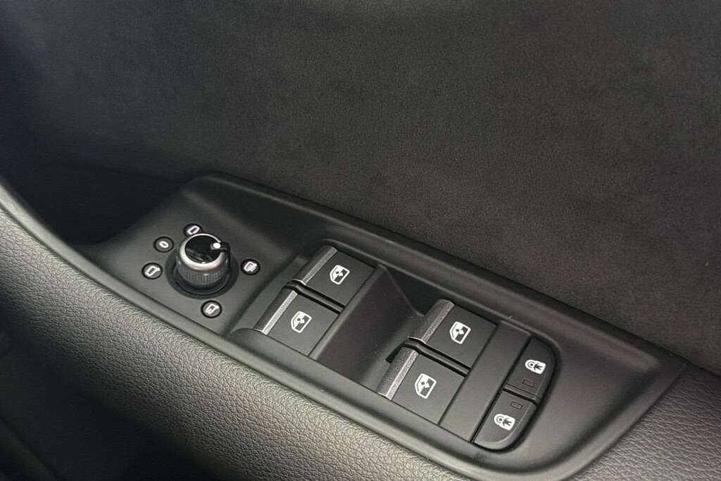 Audi Q7 Black Edition Black #12