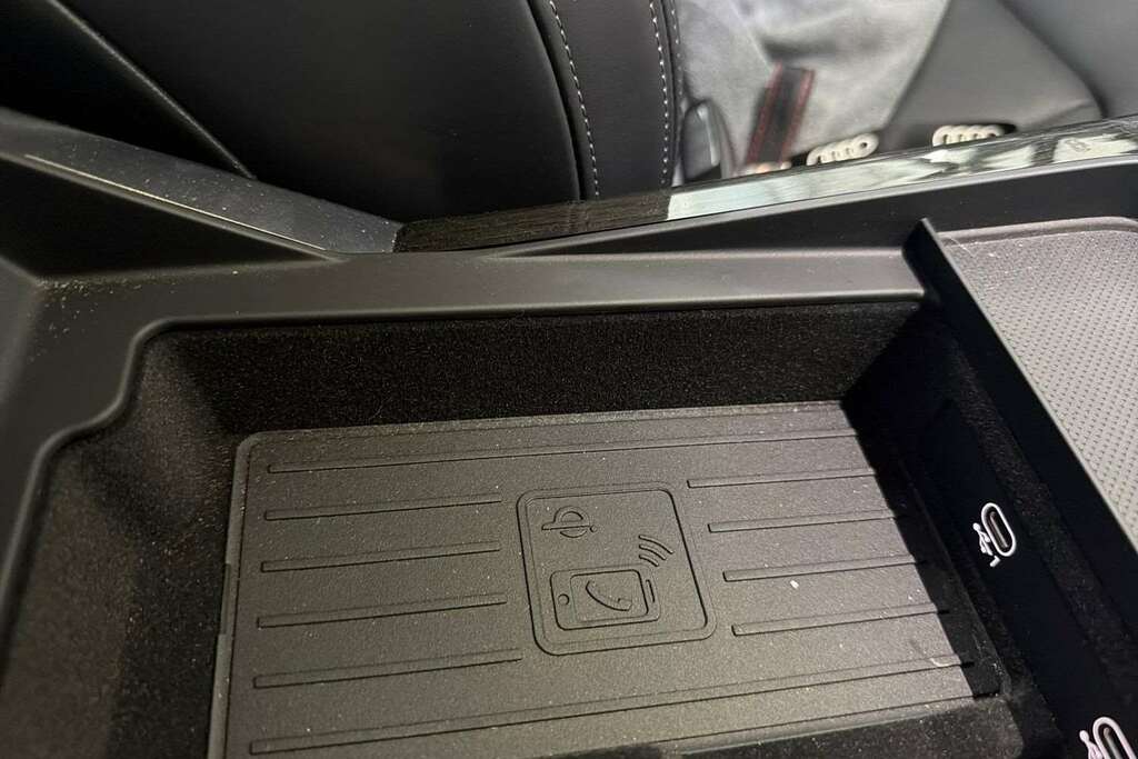 Audi Q7 Black Edition Black #28