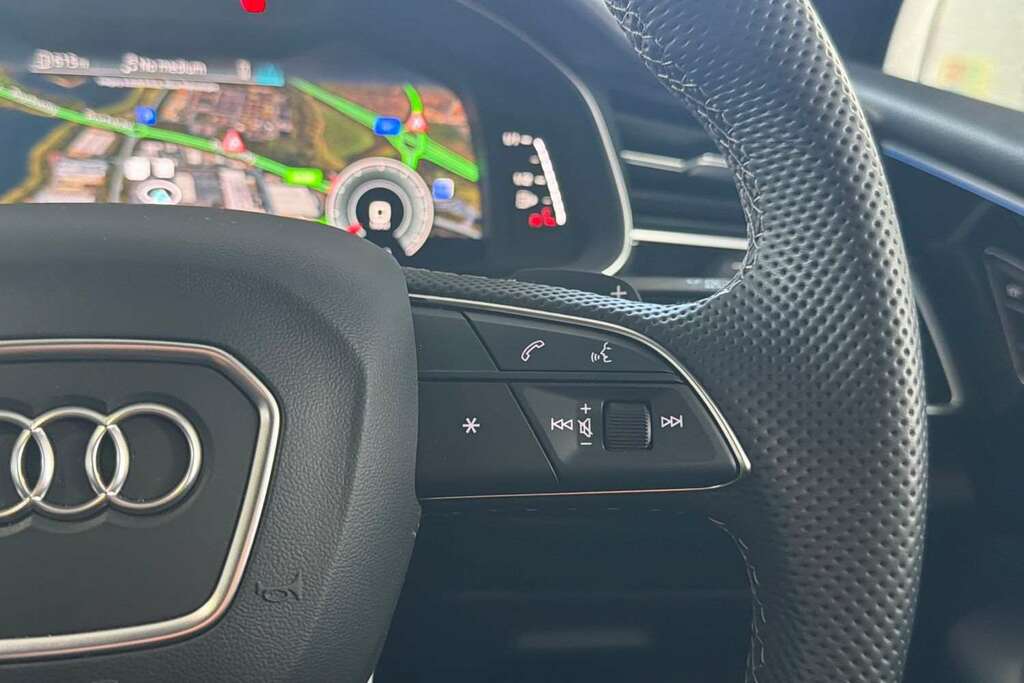 Audi Q7 Black Edition Black #14