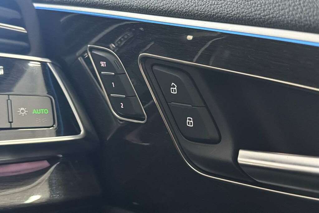 Audi Q7 Black Edition Black #32