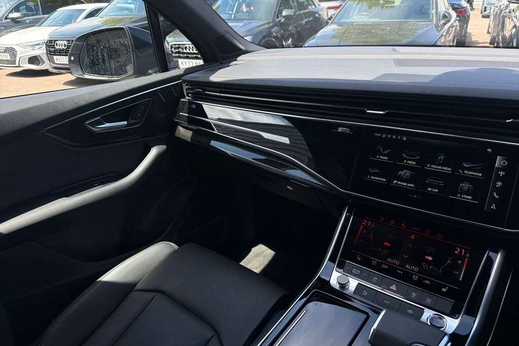 Audi Q7 Black Edition Black #33