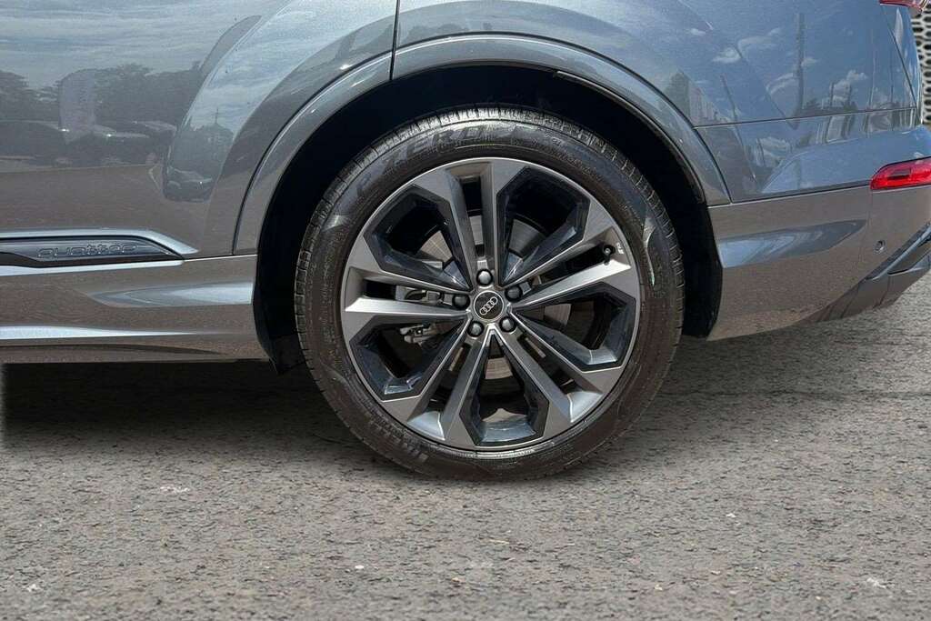 Audi Q7 Black Edition Black #9