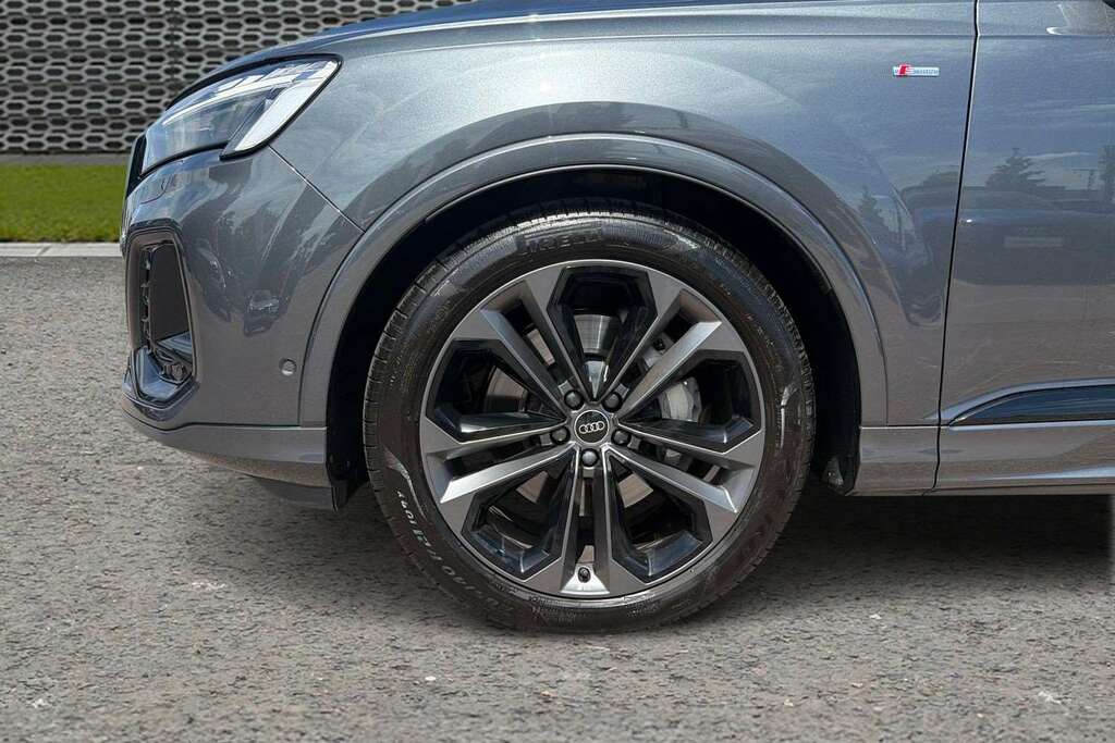 Audi Q7 Black Edition Black #7