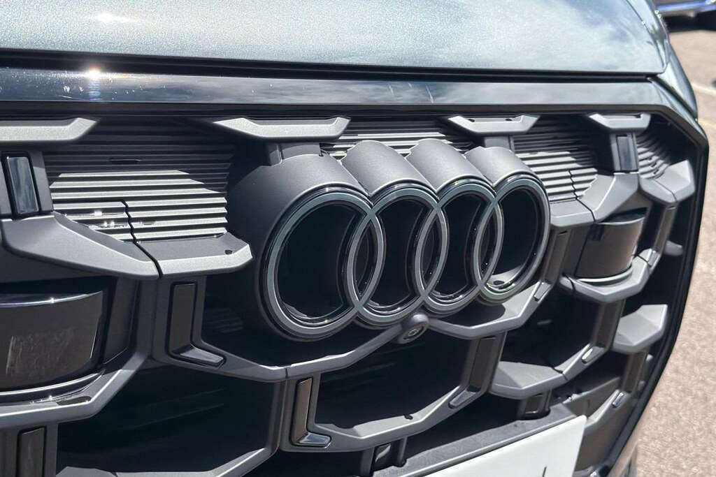 Audi Q7 Black Edition Black #10