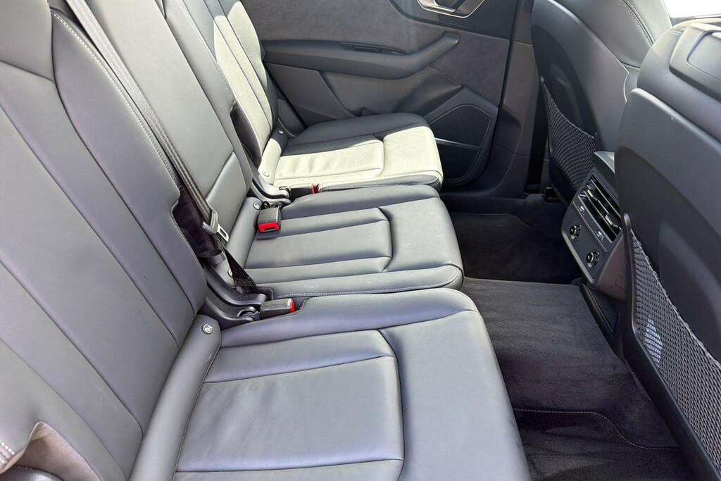 Audi Q7 Black Edition Black #18