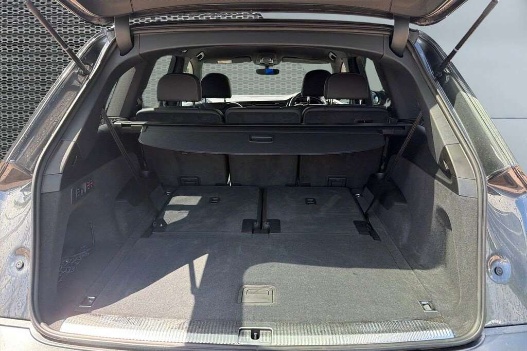Audi Q7 Black Edition Black #11