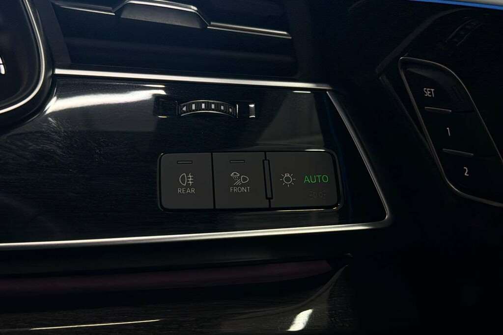 Audi Q7 Black Edition Black #31
