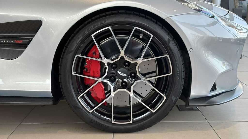 Aston Martin Vanquish V12 2025 Silver #6