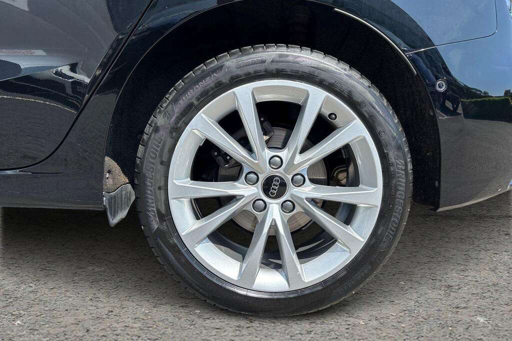 Audi A3 30 Tfsi Sport 2024 MV74OMA Black #4