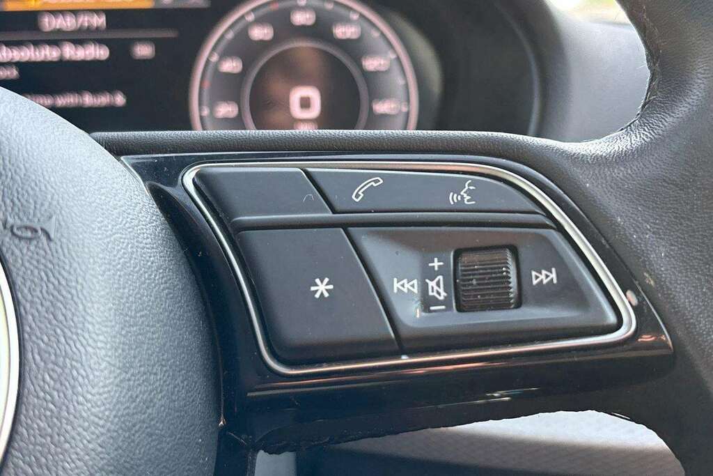 Audi Q2 Tfsi Sport 1.5 White #9
