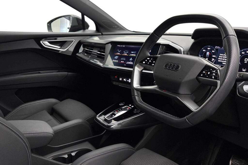 Audi Q4 E Tron 150Kw 40 82Kwh S Line 2022 Black #4