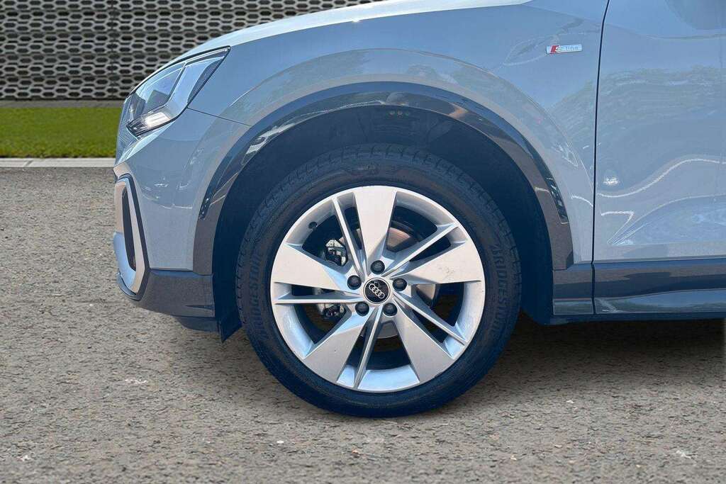 Audi Q2 1.5 Tfsi Cod 35 Black Edition Suv S Tro Grey #8