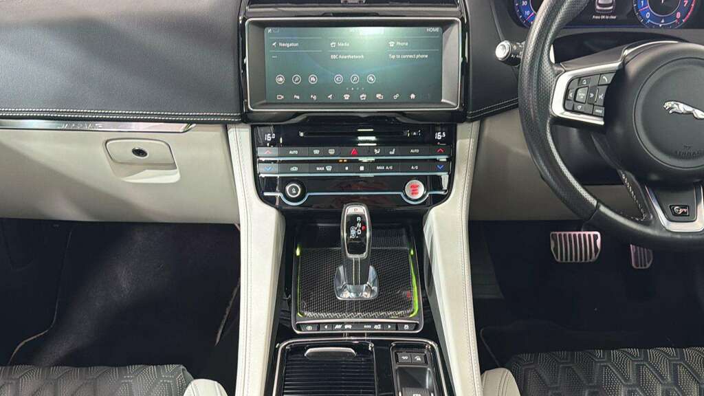 Jaguar F-Pace 2.0D 180 Chequered Flag Awd Grey #12