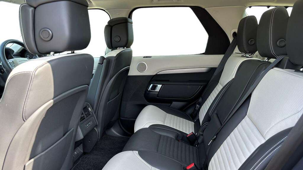 Land Rover Discovery 3.0 D350 Dynamic Hse 2024 Black #3