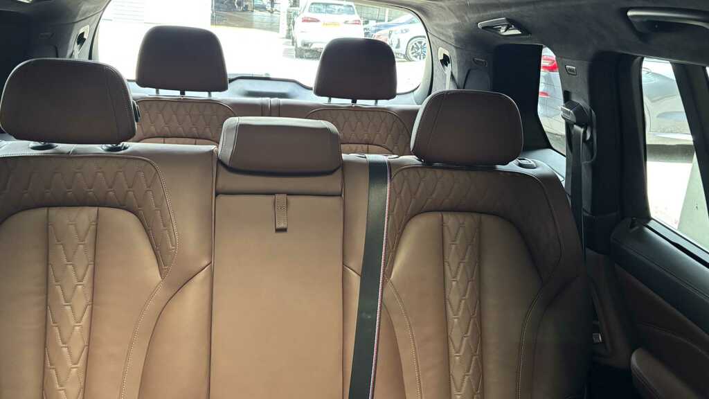 BMW X7 Xdrive40d Mht M Sport Step Black #26