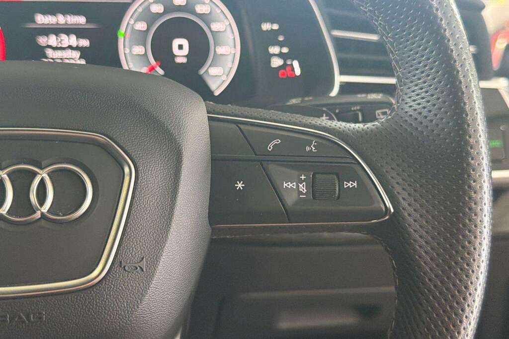 Audi Q8 4.0 Tfsi V8 Black Grey #11
