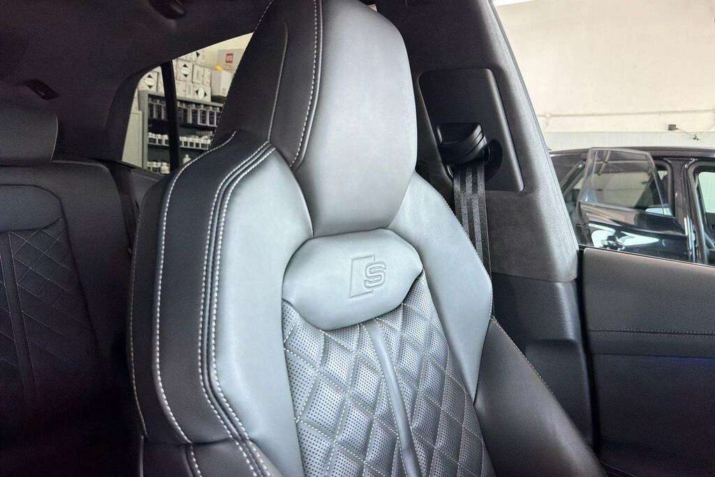 Audi Q8 4.0 Tfsi V8 Black Grey #24