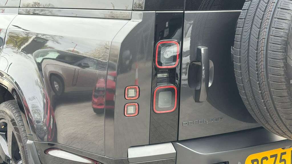 Land Rover Defender 130 3.0 D350 X-dynamic Hse Red #18