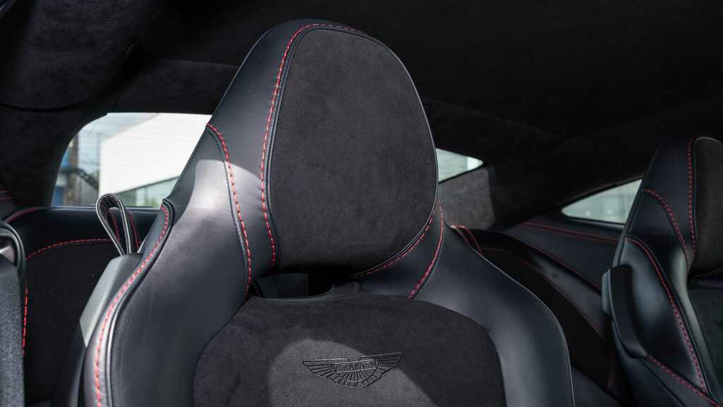 Aston Martin DB11 V12 Touchtronic 2022 Black #5